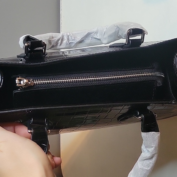 Black Leather Crocodile Purse  with Silver Hardware NWT - Picture 10 of 10